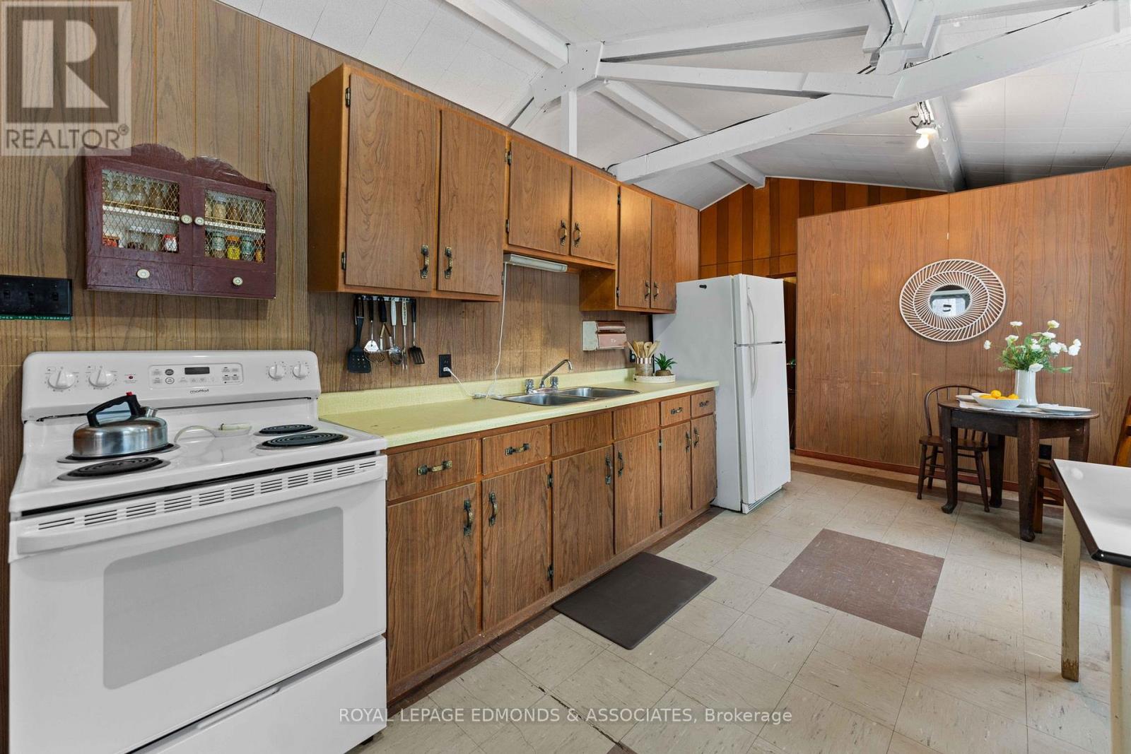 643 Pine Point Lane, Killaloe, Ontario  K0J 2J0 - Photo 16 - X12044707