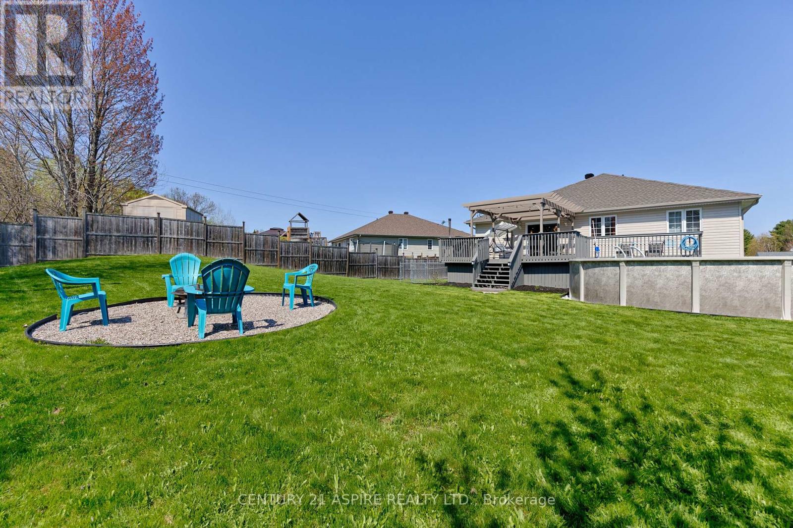 639 Fairview Avenue S, Laurentian Valley, Ontario  K8A 8N4 - Photo 42 - X12146923