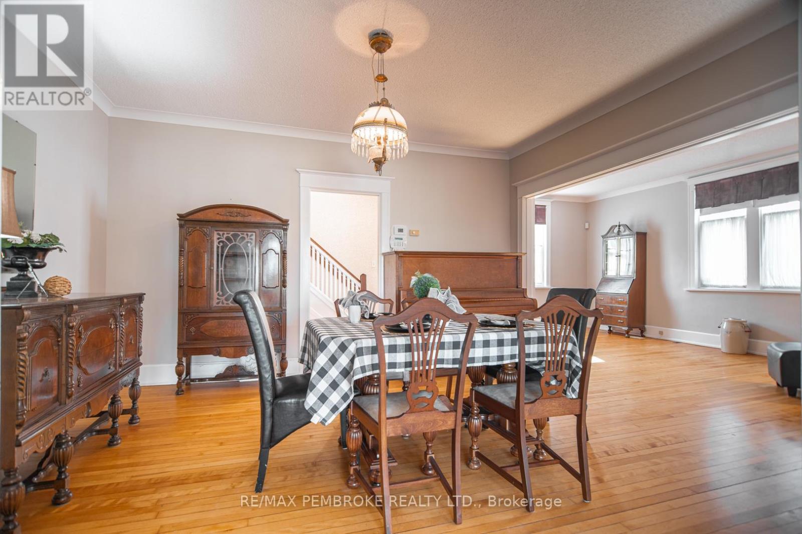 400 Centre Street, Pembroke, Ontario  K8A 1J5 - Photo 10 - X12147012