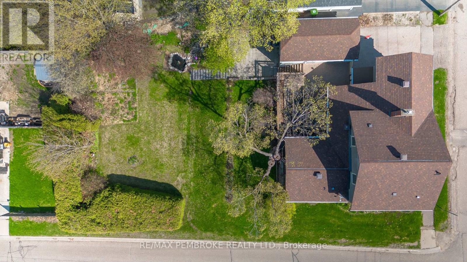 400 Centre Street, Pembroke, Ontario  K8A 1J5 - Photo 43 - X12147012