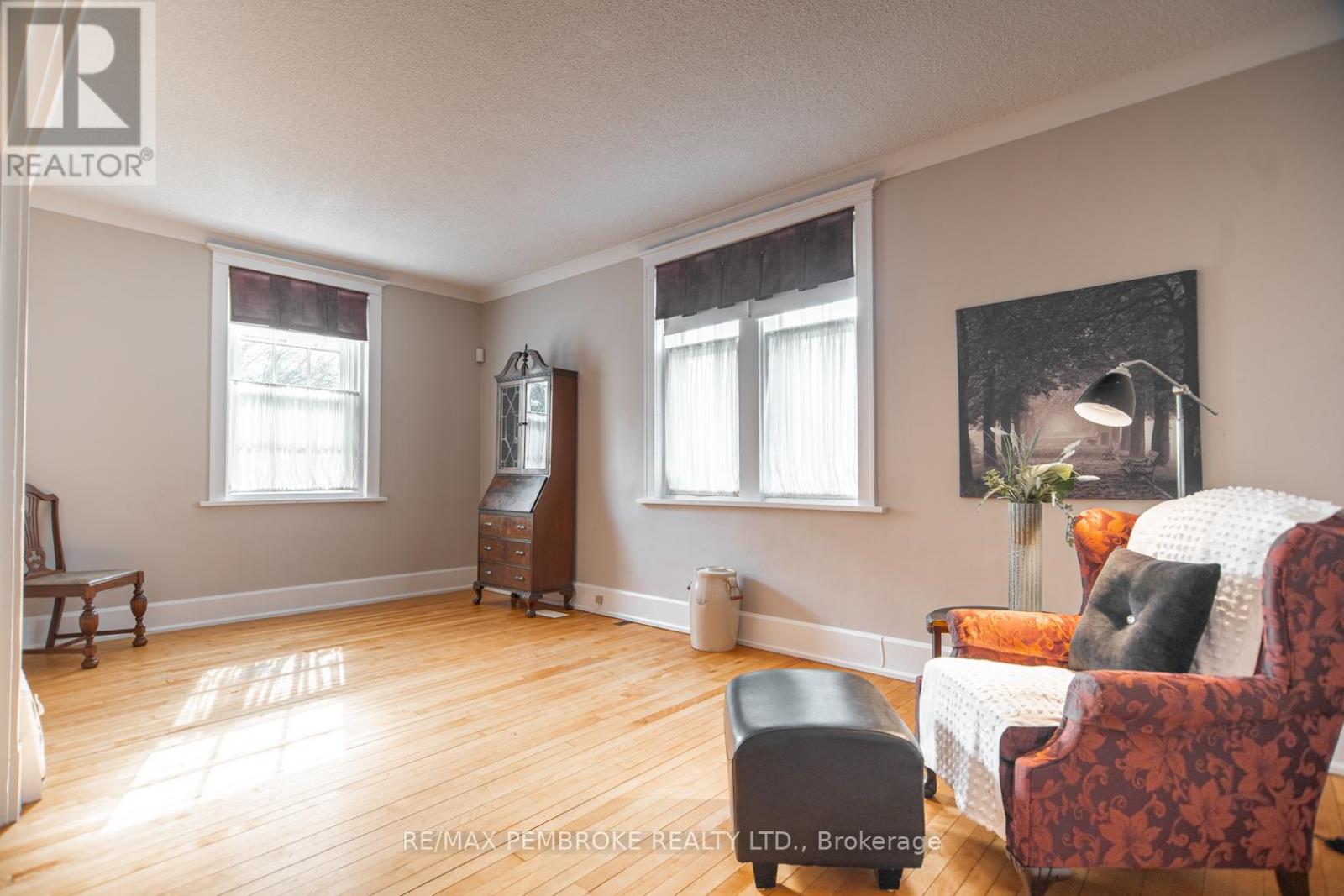 400 Centre Street, Pembroke, Ontario  K8A 1J5 - Photo 7 - X12147012
