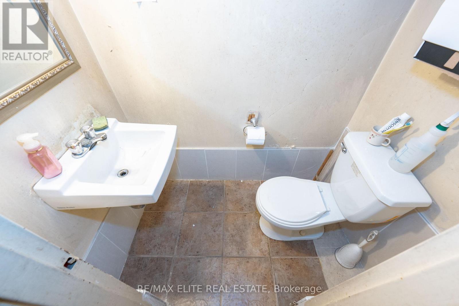 544 Eglinton Avenue W, Toronto, Ontario  M5N 1B4 - Photo 27 - C12115973