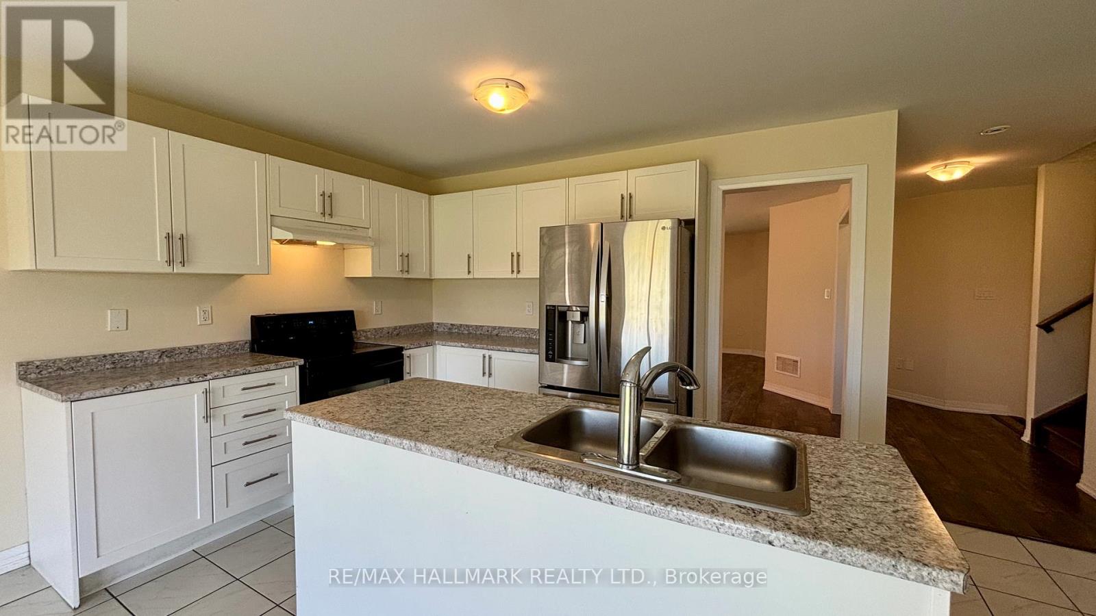 37 Carew Boulevard, Kawartha Lakes, Ontario  K9V 4R1 - Photo 11 - X12146708