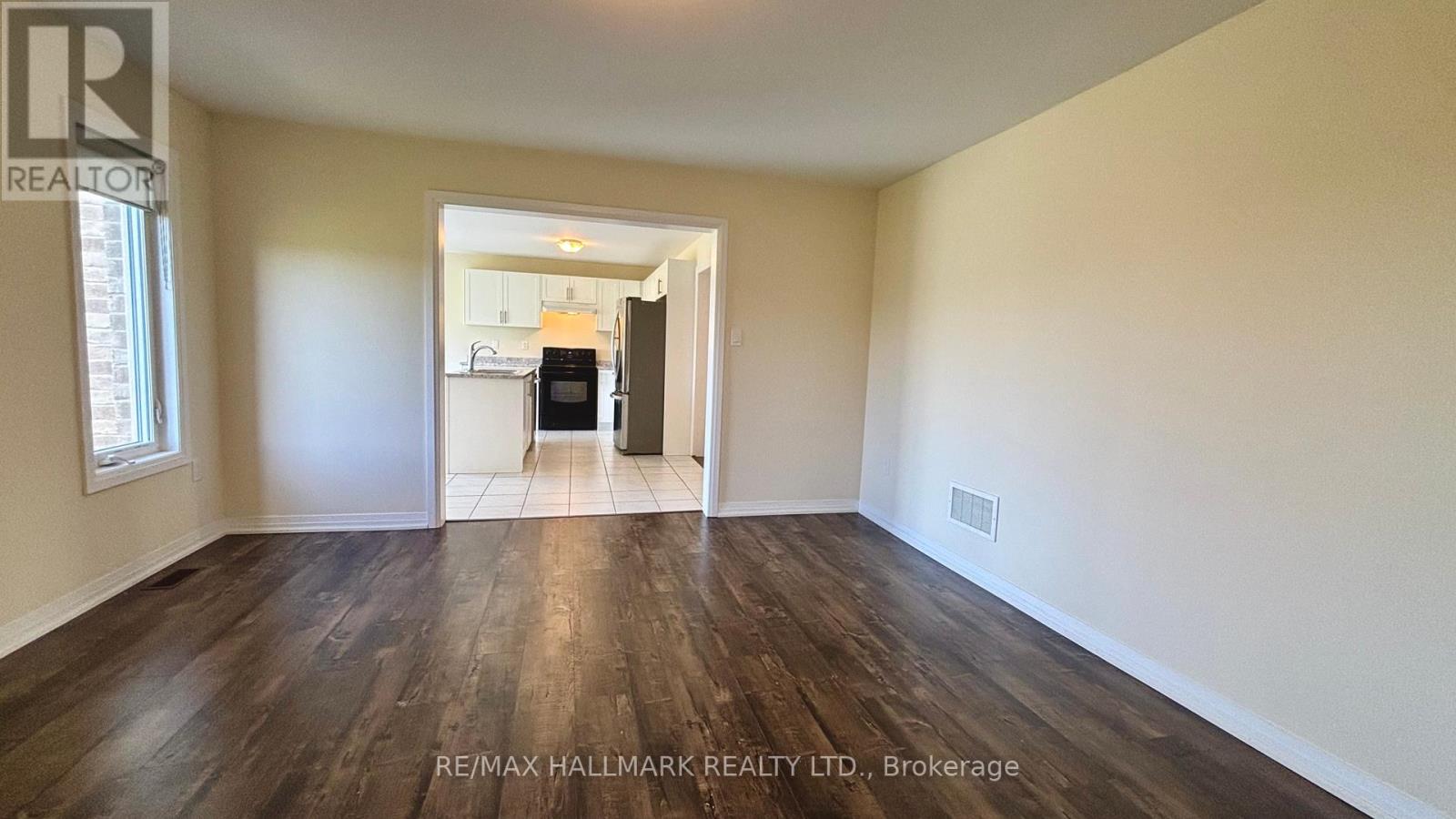 37 Carew Boulevard, Kawartha Lakes, Ontario  K9V 4R1 - Photo 14 - X12146708