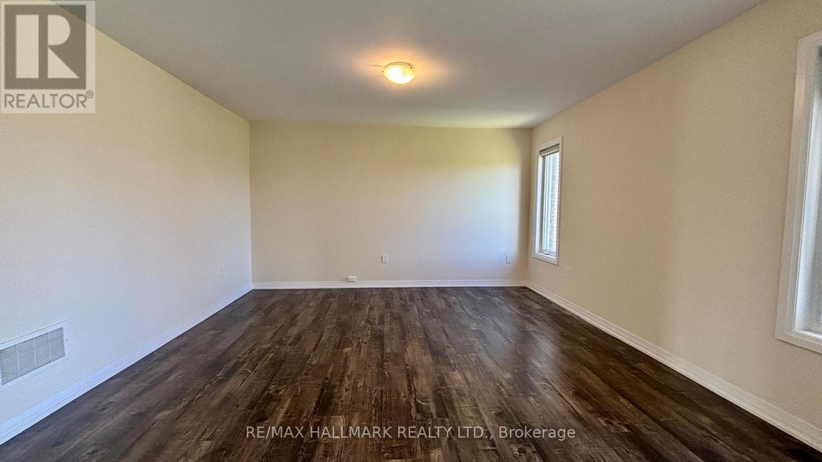 37 Carew Boulevard, Kawartha Lakes, Ontario  K9V 4R1 - Photo 15 - X12146708