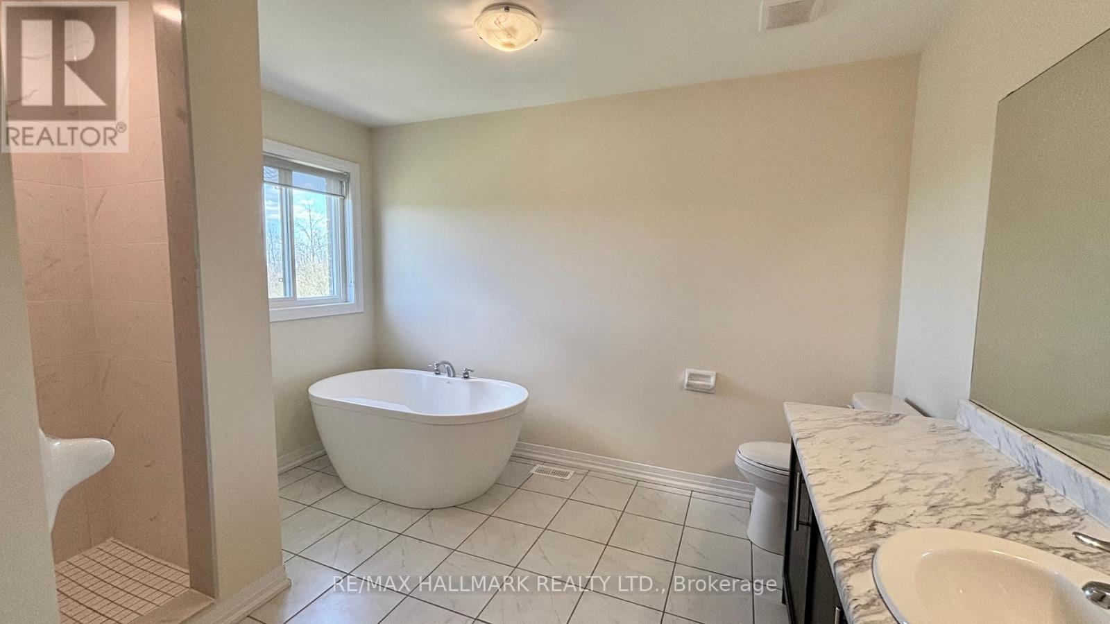 37 Carew Boulevard, Kawartha Lakes, Ontario  K9V 4R1 - Photo 22 - X12146708