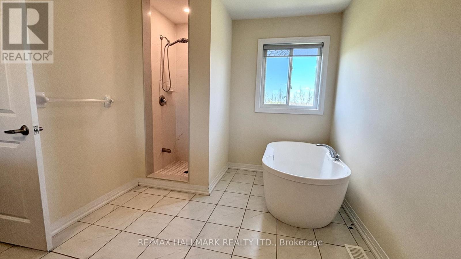 37 Carew Boulevard, Kawartha Lakes, Ontario  K9V 4R1 - Photo 24 - X12146708
