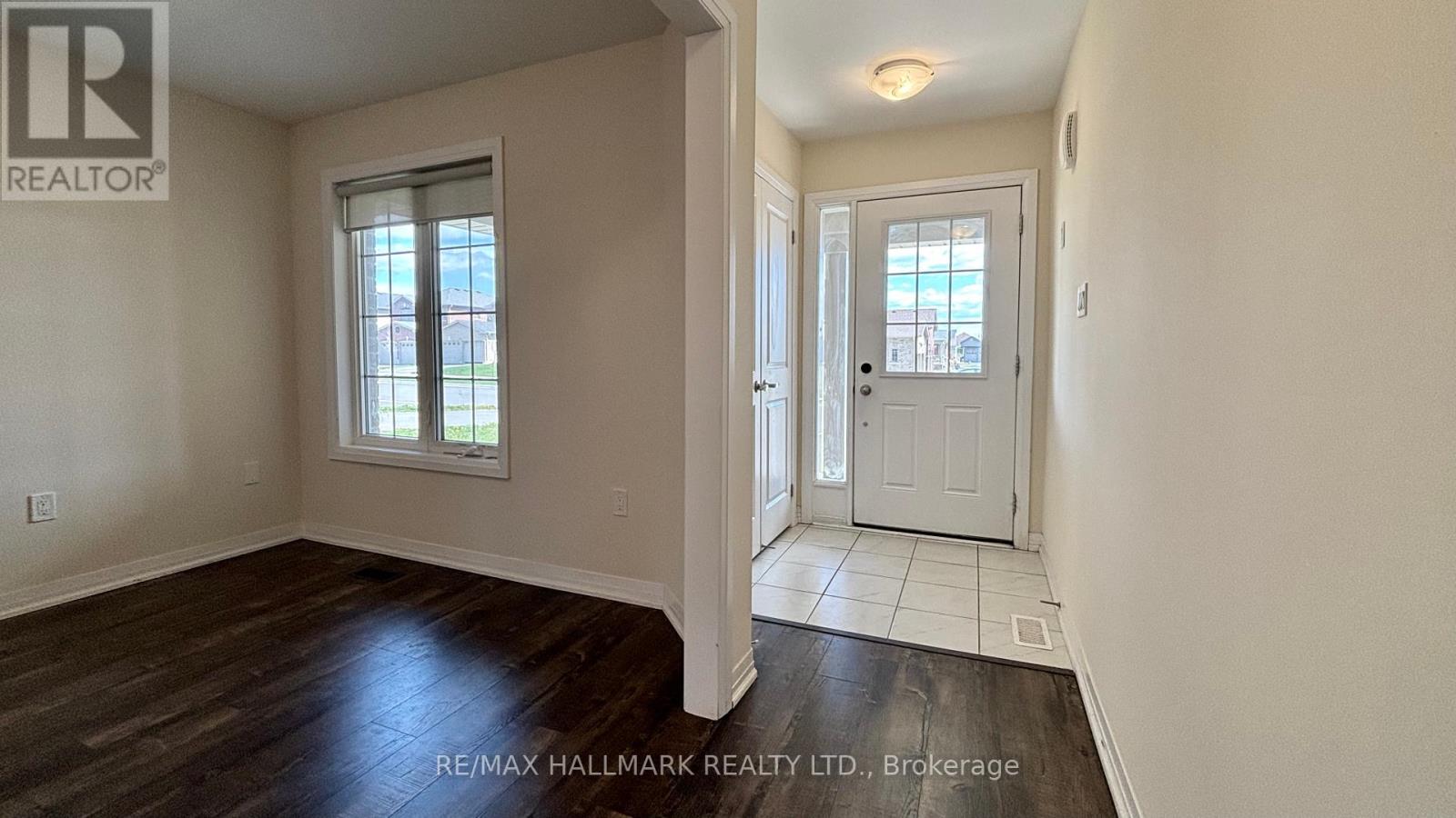 37 Carew Boulevard, Kawartha Lakes, Ontario  K9V 4R1 - Photo 6 - X12146708