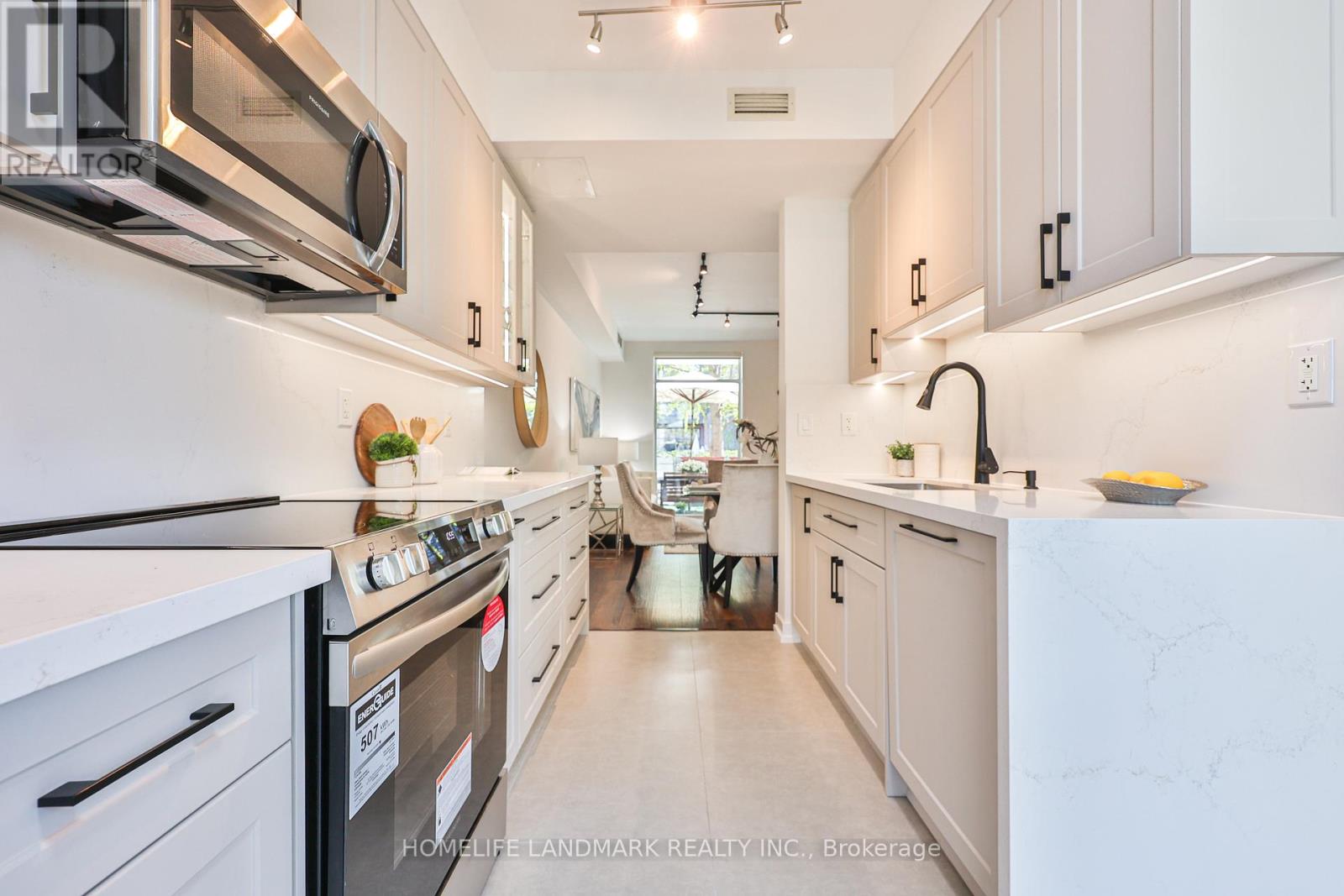 7 Brunel Court, Toronto (Waterfront Communities), Ontario  M5V 3Y2 - Photo 6 - C12146108
