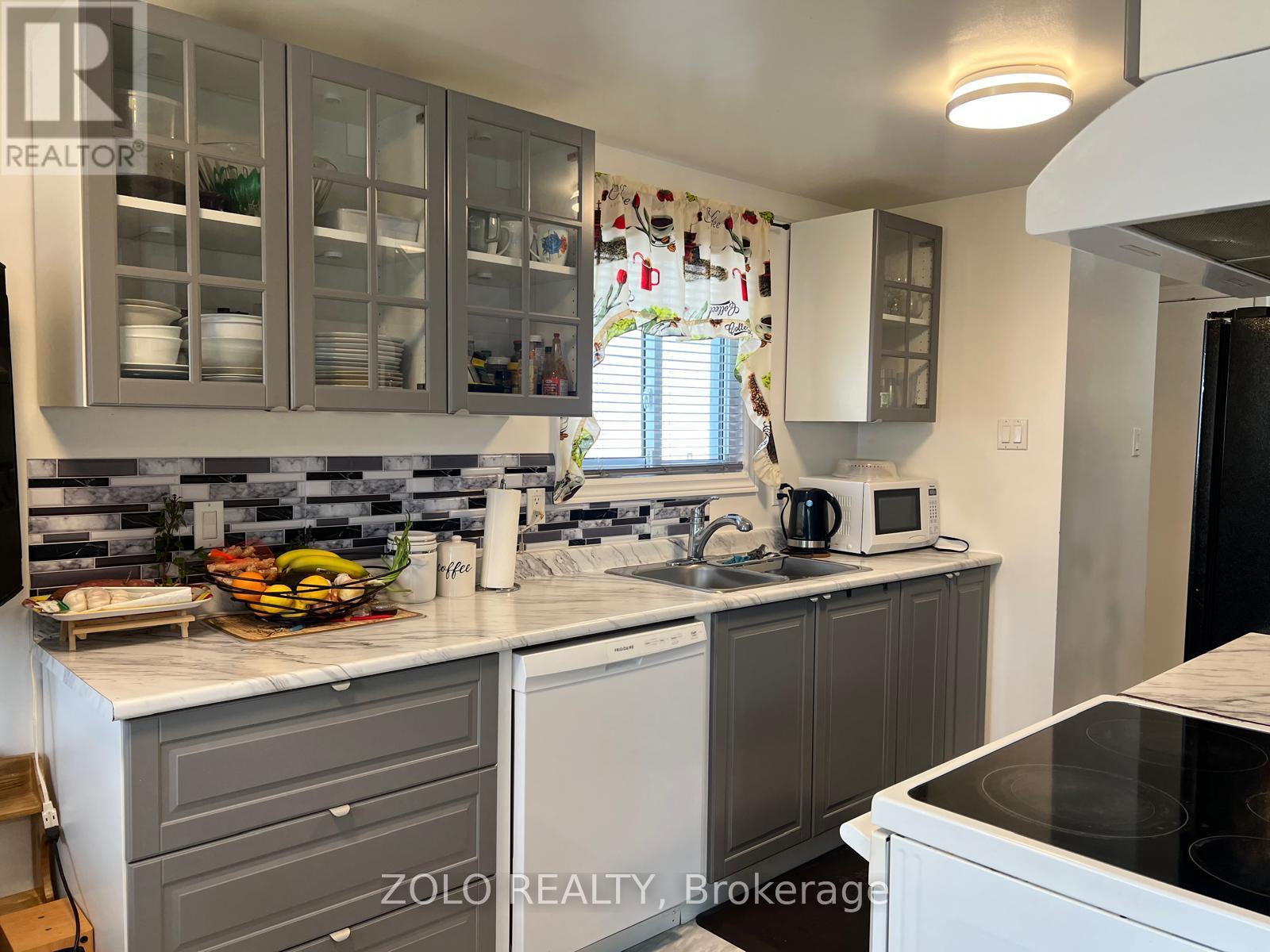 147 Burns Circle, Barrie, Ontario  L4N 5J8 - Photo 6 - S12144779