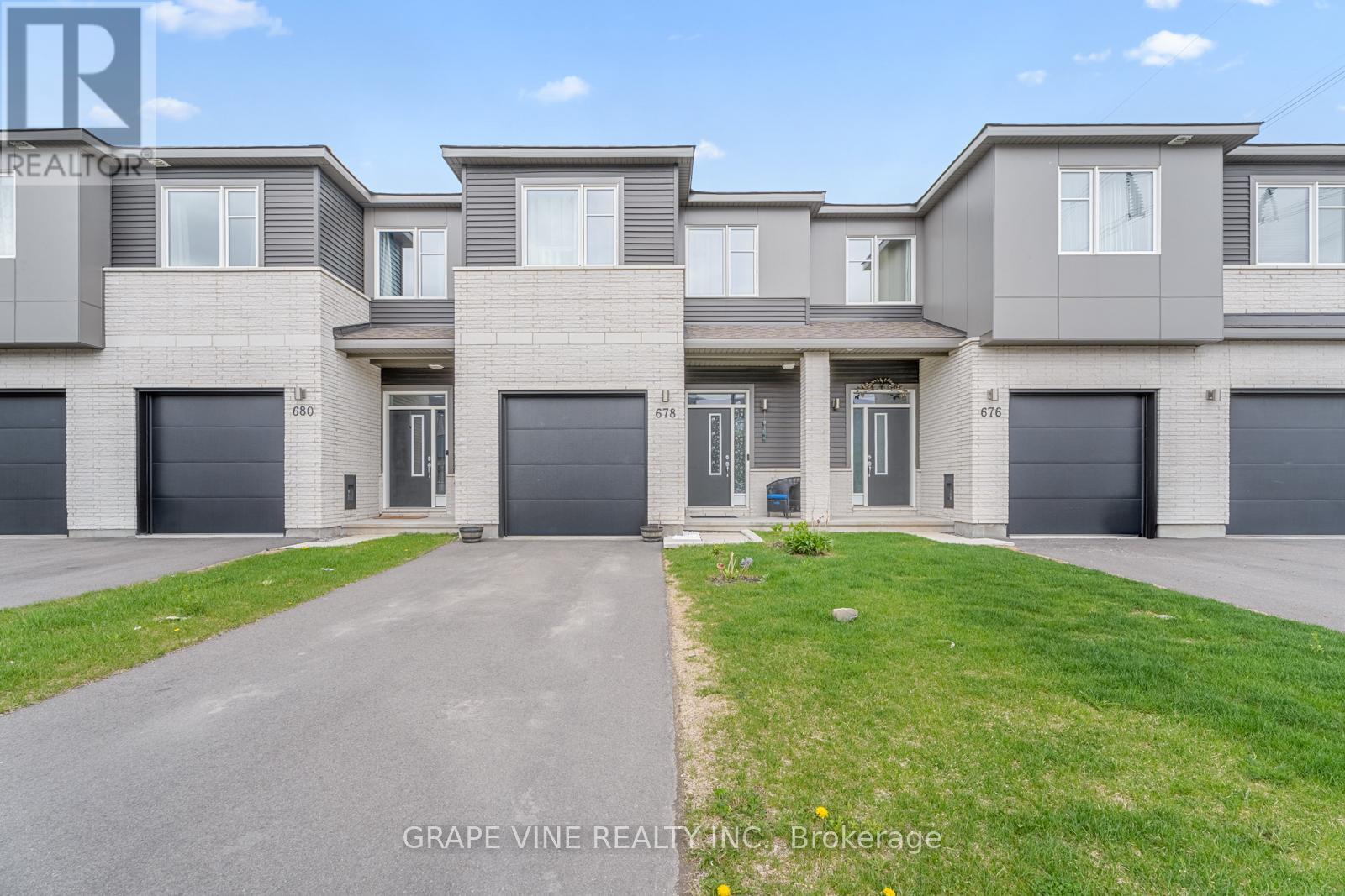 678 Taliesin Crescent, Ottawa, Ontario  K2S 2W5 - Photo 1 - X12147130