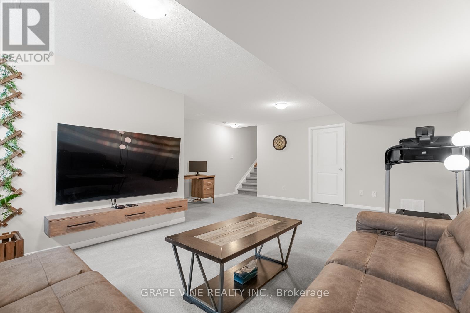 678 Taliesin Crescent, Ottawa, Ontario  K2S 2W5 - Photo 32 - X12147130