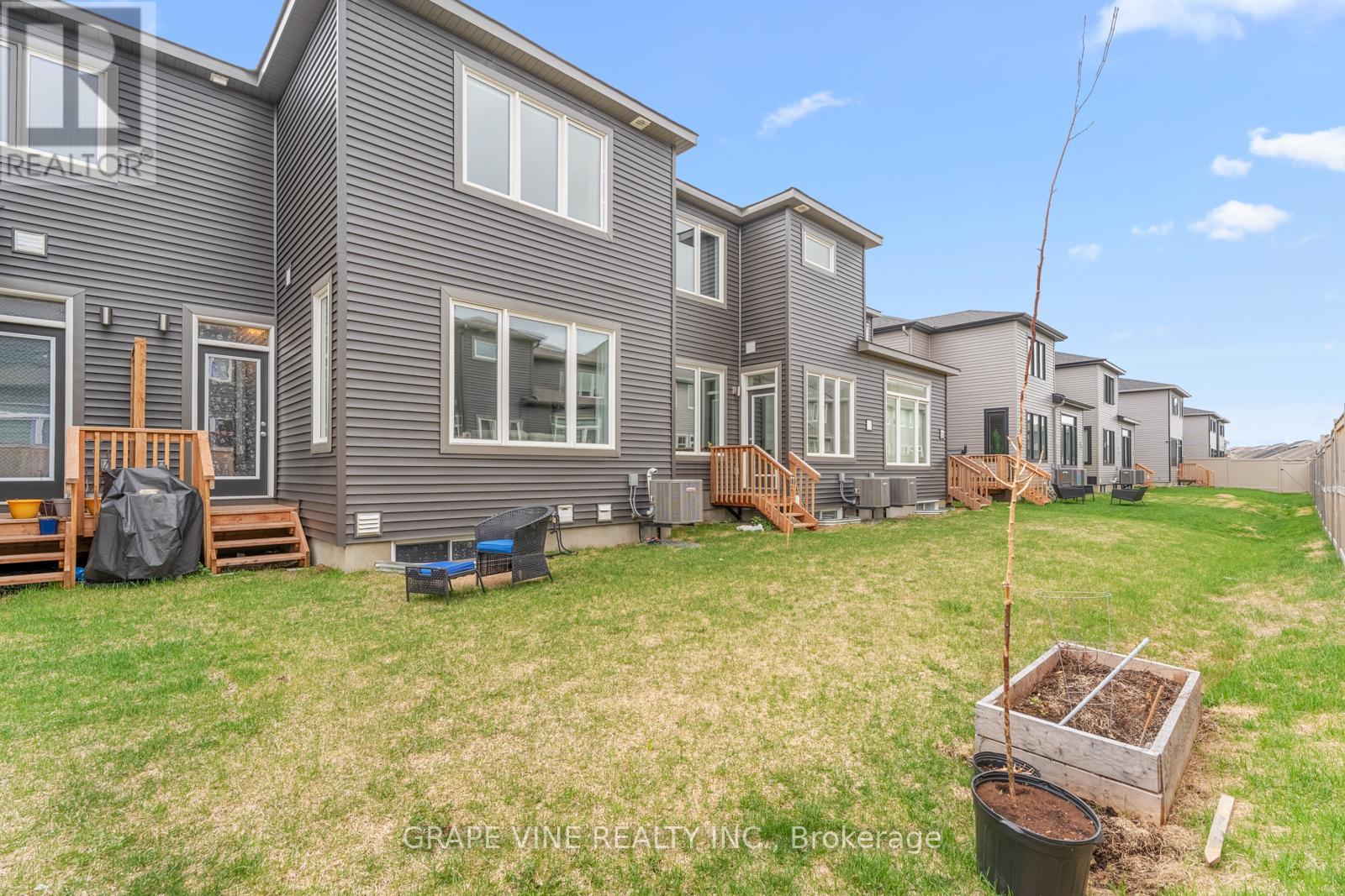 678 Taliesin Crescent, Ottawa, Ontario  K2S 2W5 - Photo 34 - X12147130