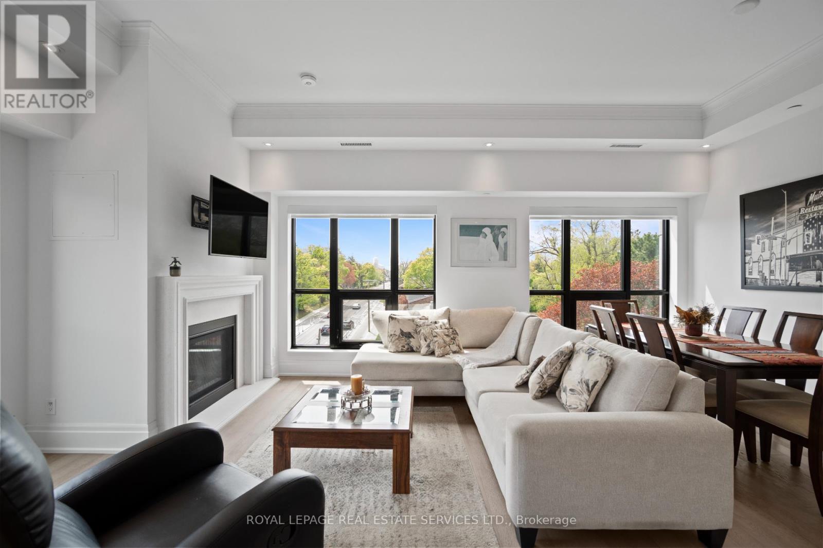 Property at 504 - 4 THE KINGSWAY image 1