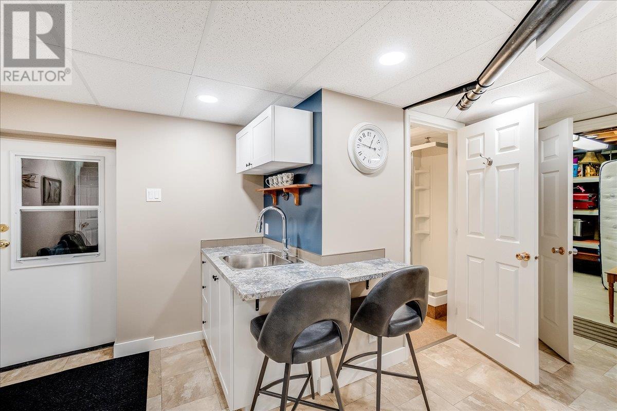 Property at 887 Waterloo Road image 2