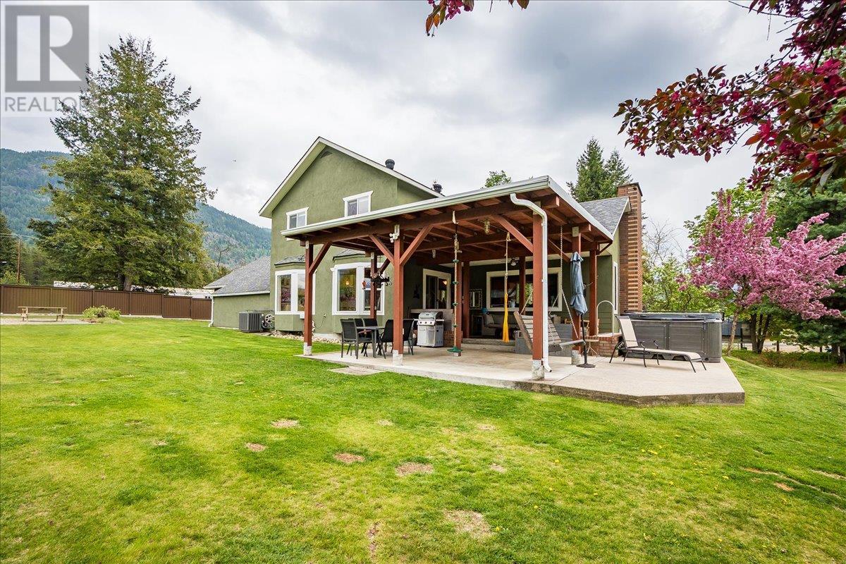 887 Waterloo Road, Castlegar, British Columbia  V1N 4K8 - Photo 65 - 10342235