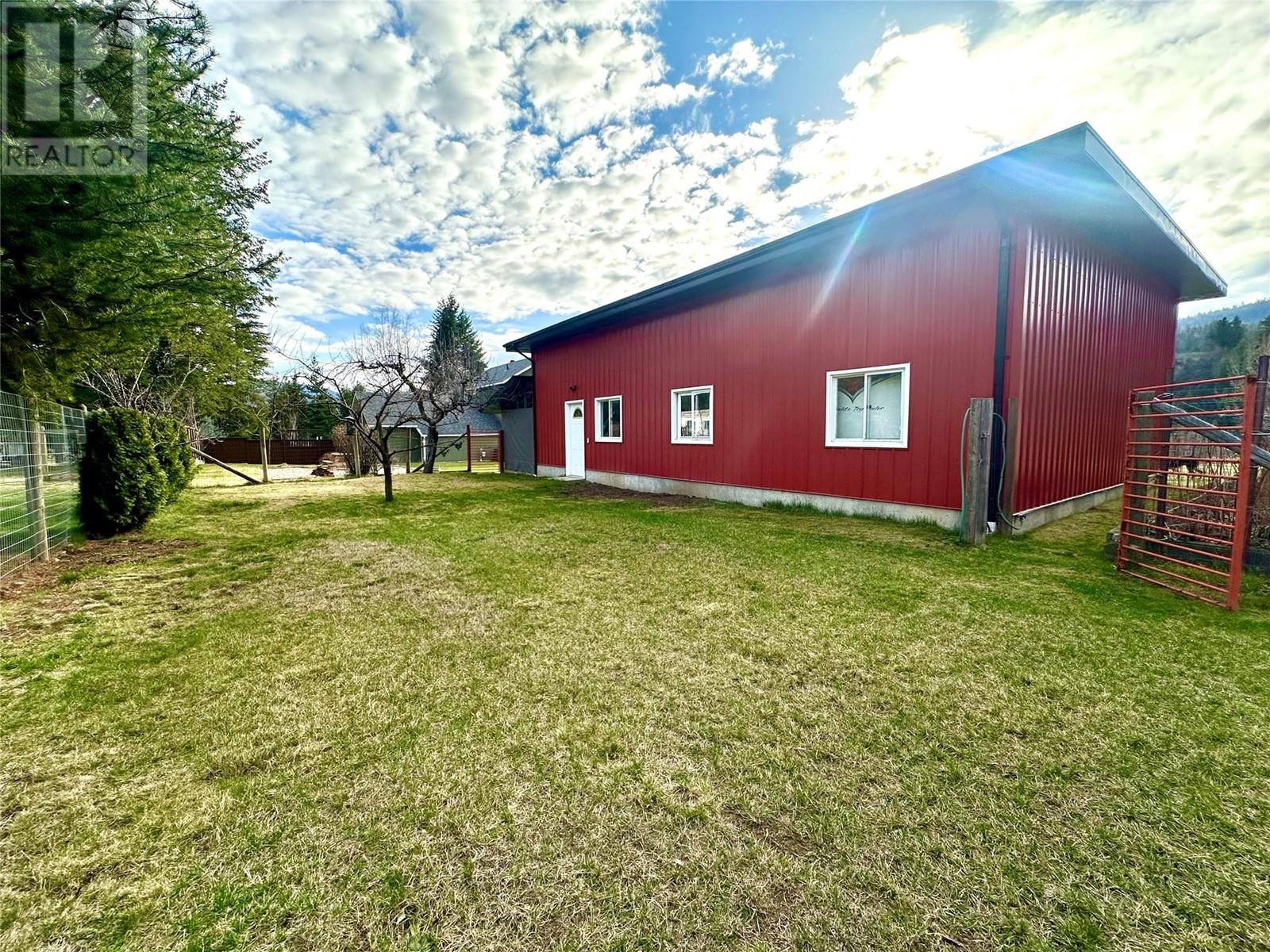 887 Waterloo Road, Castlegar, British Columbia  V1N 4K8 - Photo 89 - 10342235