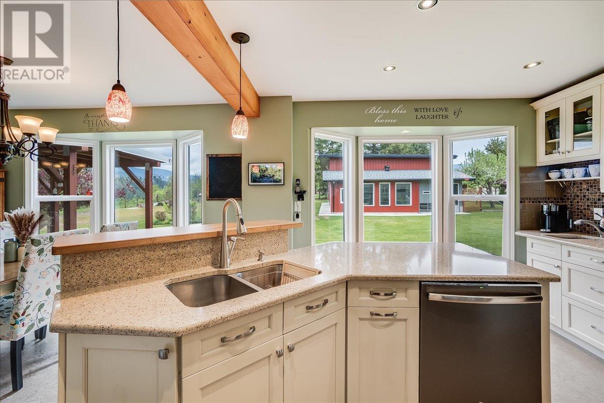 887 Waterloo Road, Castlegar, British Columbia  V1N 4K8 - Photo 16 - 10342235