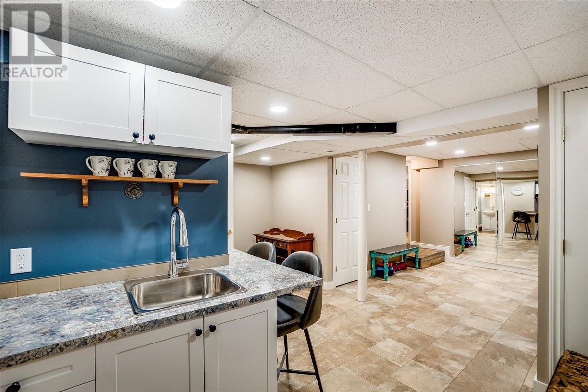 Property at 887 Waterloo Road image 4