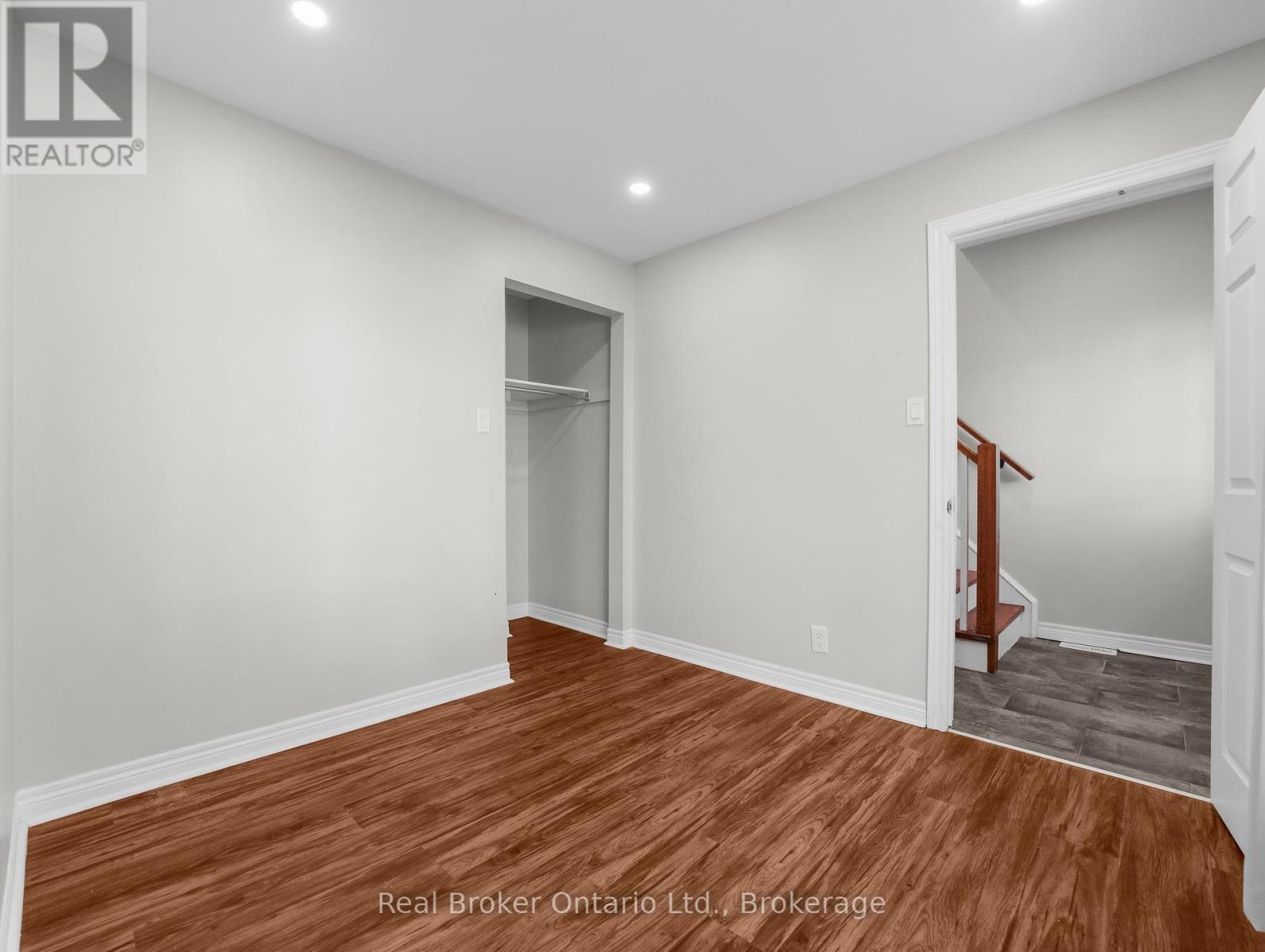 69 Hillview Street, Hamilton, Ontario  L8S 2Z3 - Photo 11 - X12147133