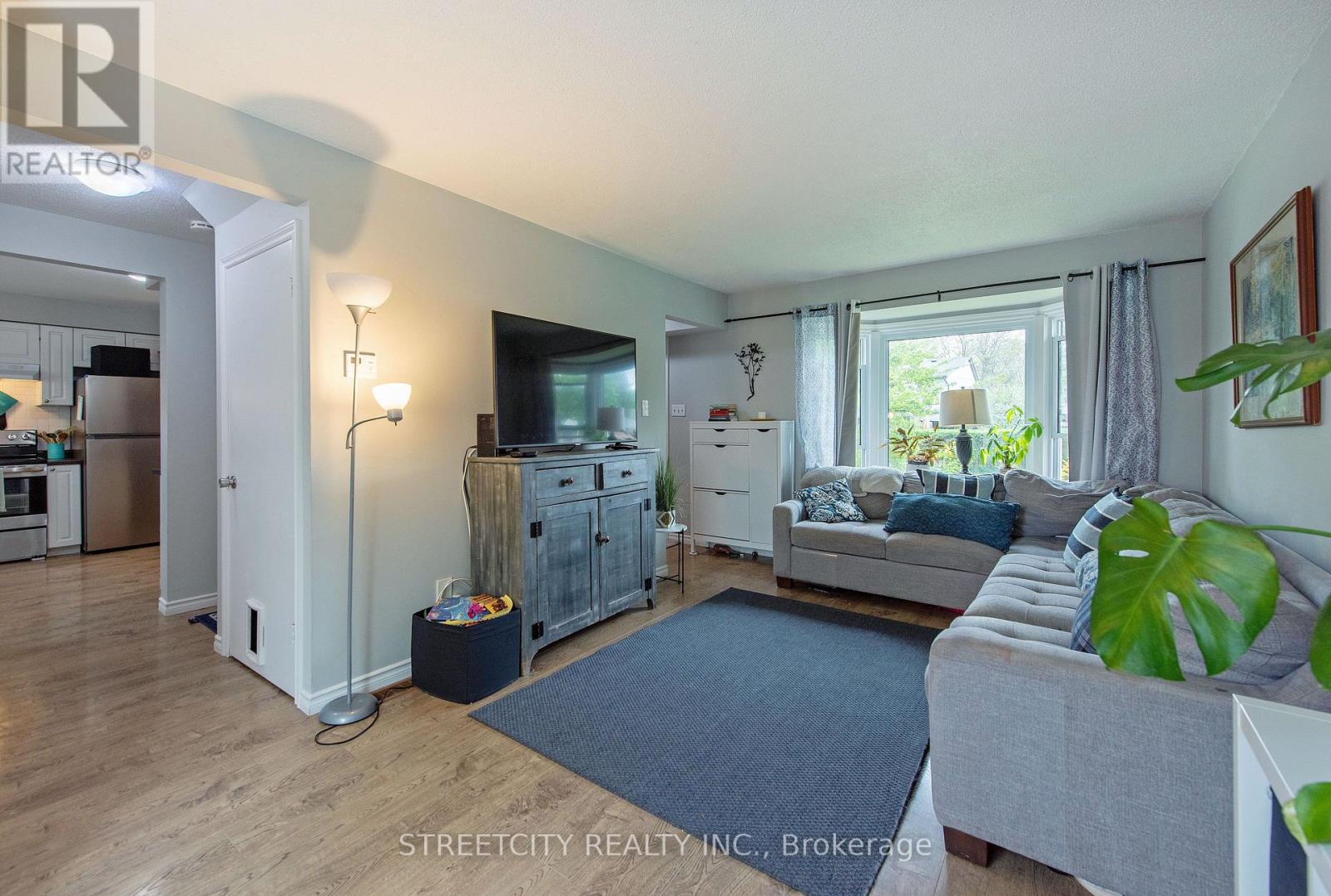 138 Carlyle Drive, London East (East I), Ontario  N5V 3T1 - Photo 18 - X12147202