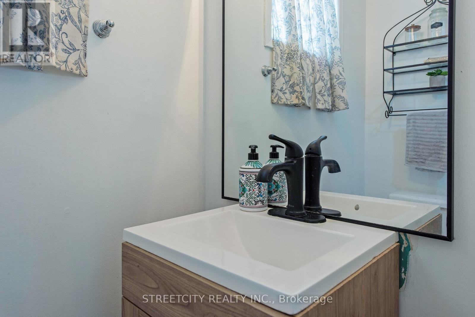 138 Carlyle Drive, London East (East I), Ontario  N5V 3T1 - Photo 20 - X12147202