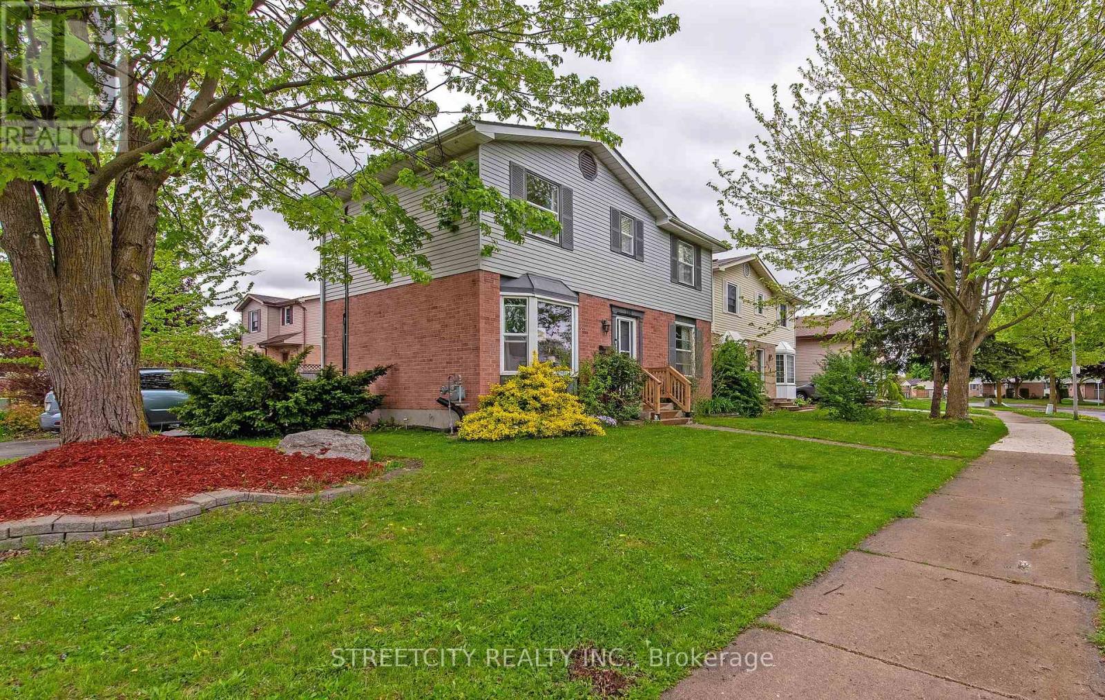 138 Carlyle Drive, London East, Ontario  N5V 3T1 - Photo 4 - X12147202