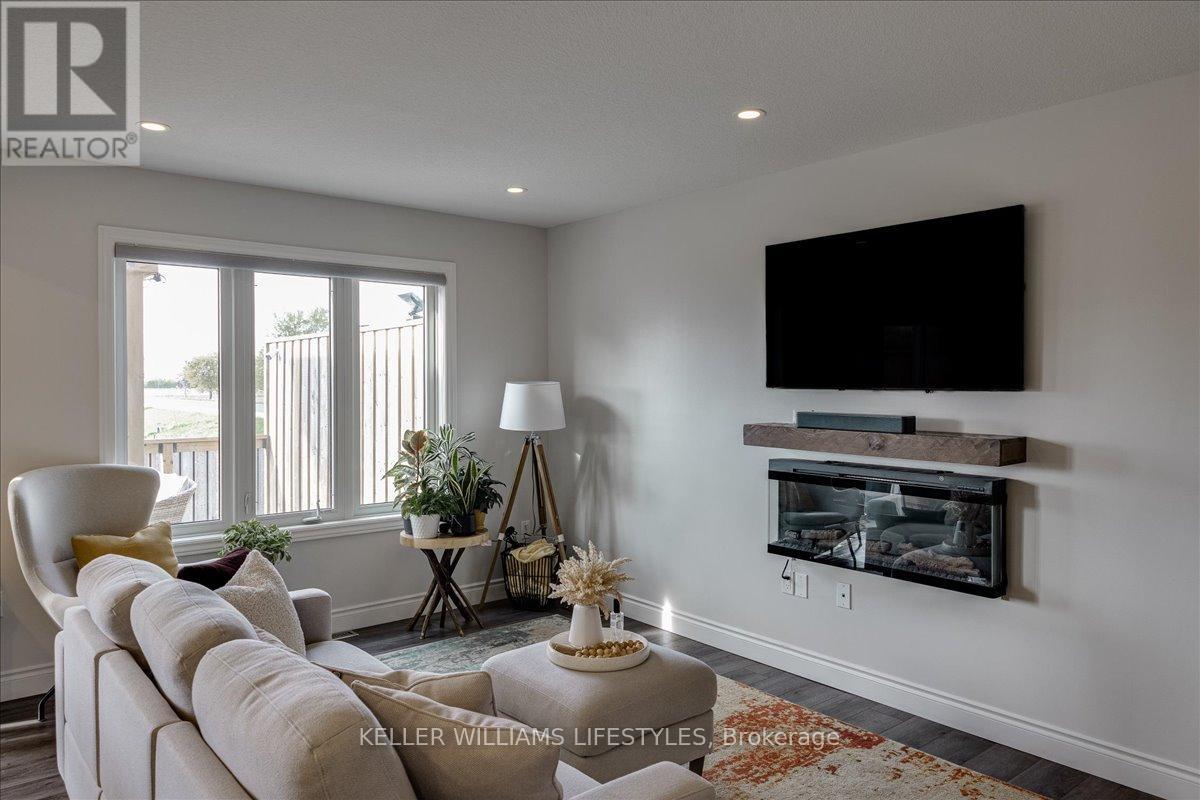 100 Gilmour Drive, Lucan Biddulph, Ontario  N0M 2J0 - Photo 12 - X12147215