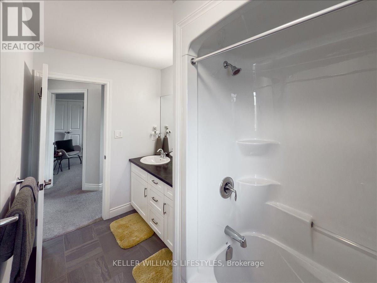 100 Gilmour Drive, Lucan Biddulph, Ontario  N0M 2J0 - Photo 25 - X12147215