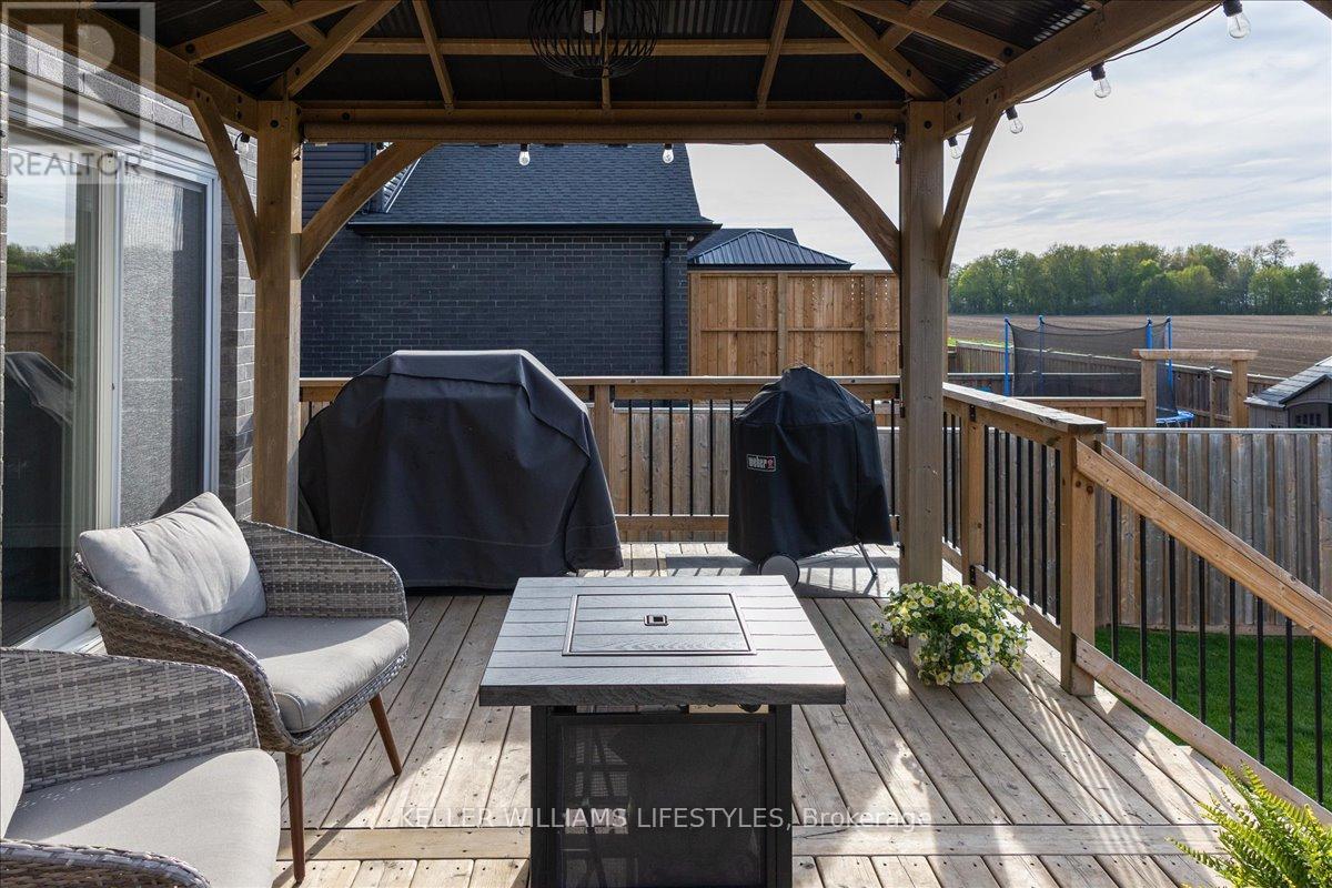 100 Gilmour Drive, Lucan Biddulph, Ontario  N0M 2J0 - Photo 43 - X12147215