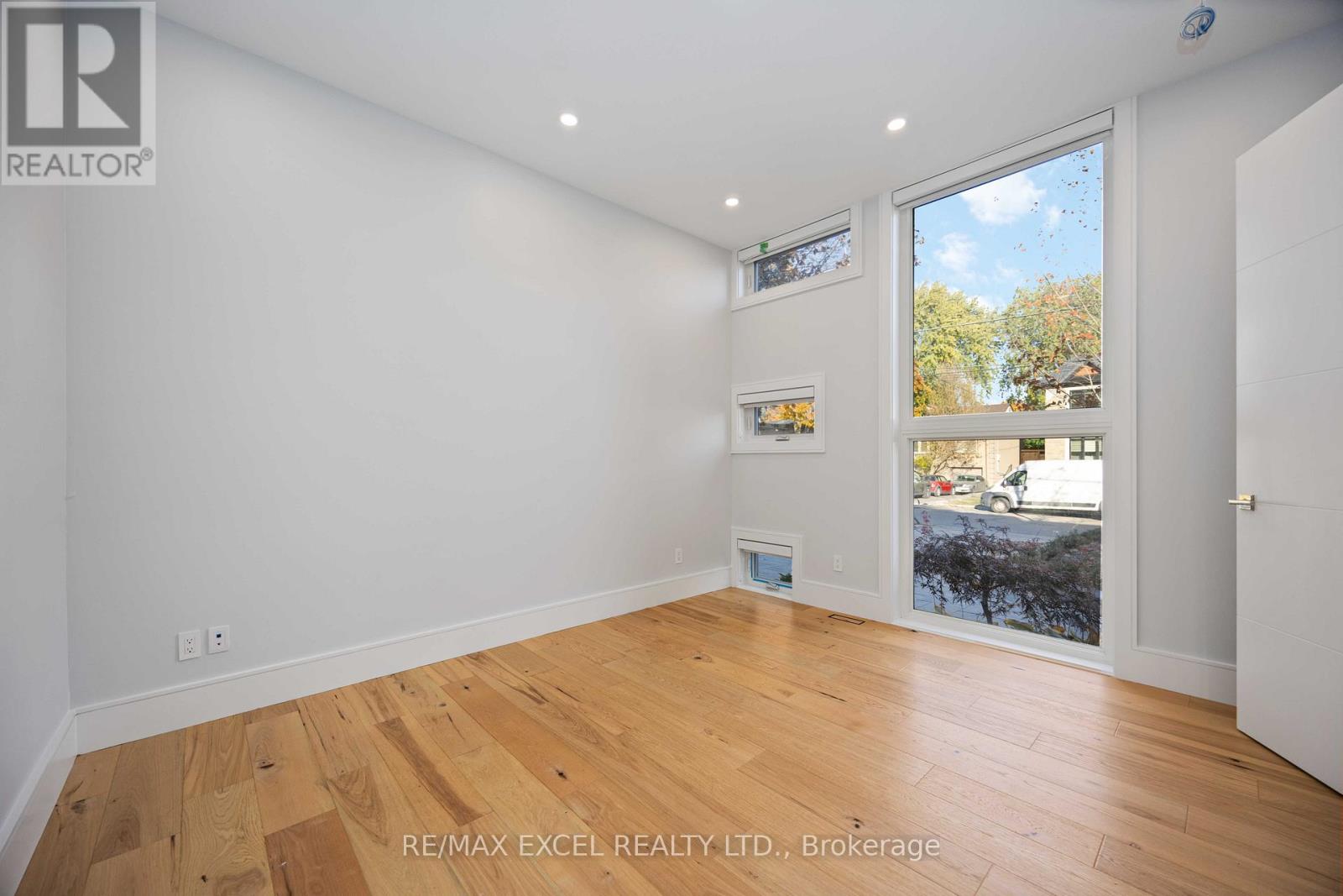 8 Scarborough Heights Boulevard, Toronto, Ontario  M1M 2V2 - Photo 7 - E12146972