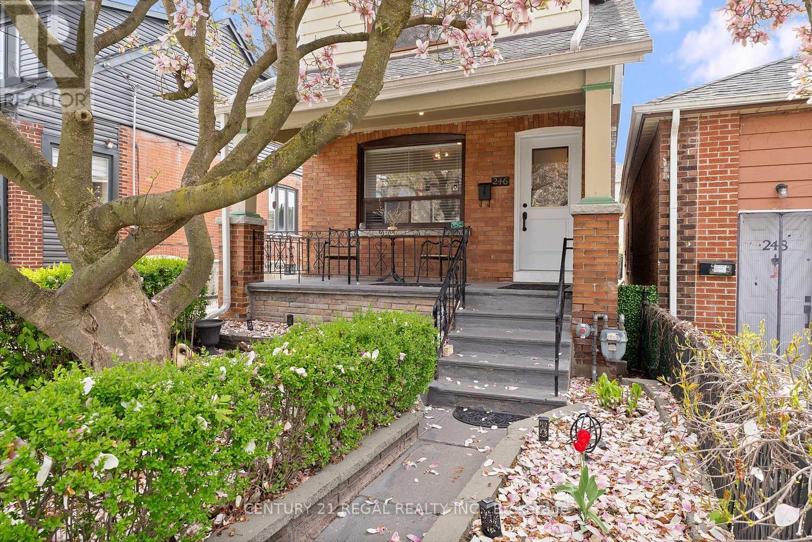 246 WESTLAKE AVENUE, Toronto, Ontario