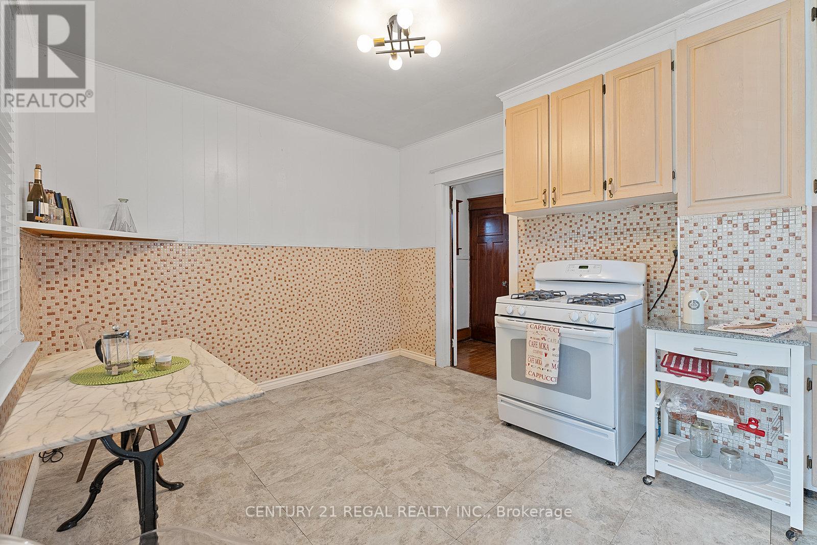 246 Westlake Avenue, Toronto, Ontario  M4C 4T2 - Photo 17 - E12146979
