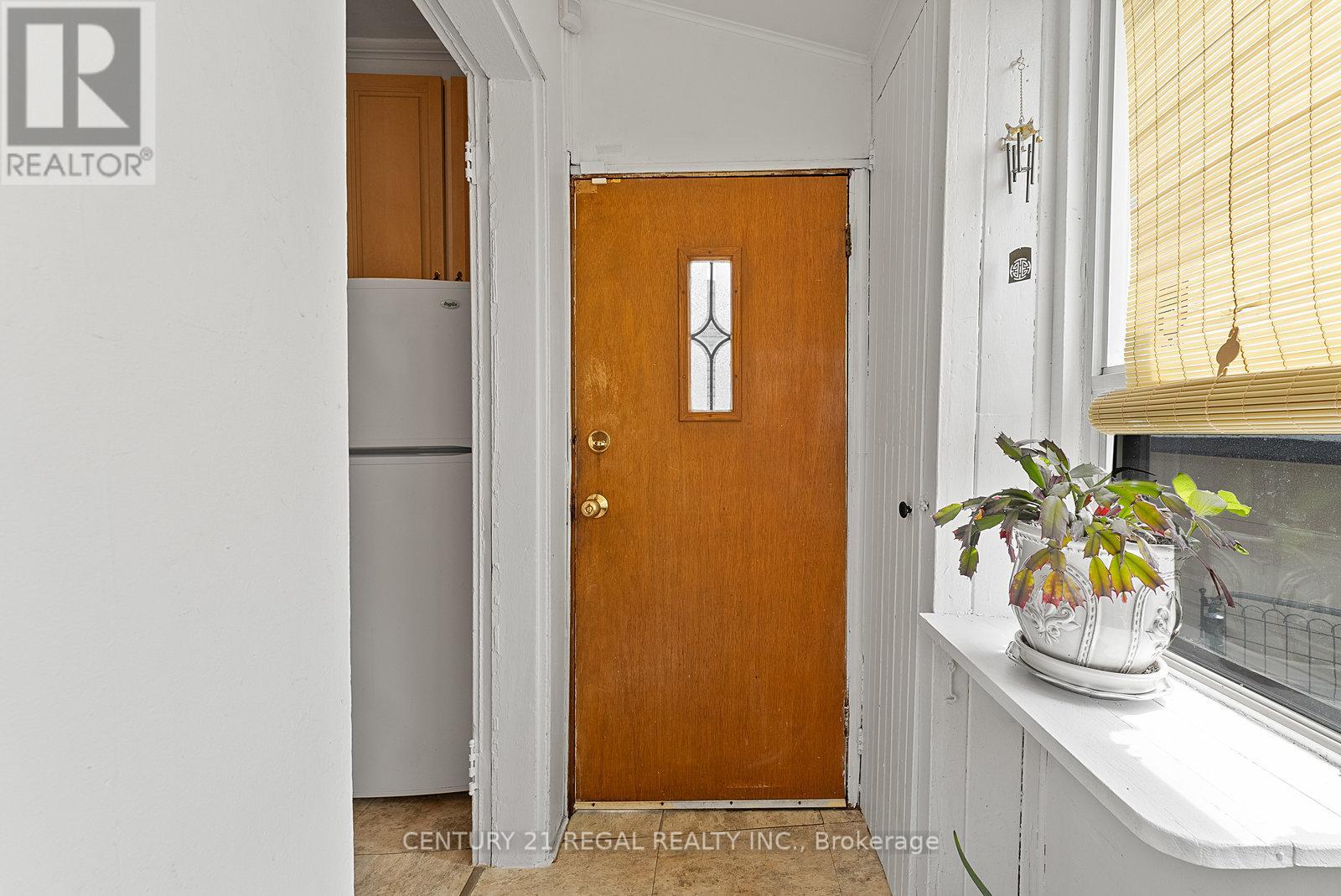 246 Westlake Avenue, Toronto (Woodbine-Lumsden), Ontario  M4C 4T2 - Photo 19 - E12146979