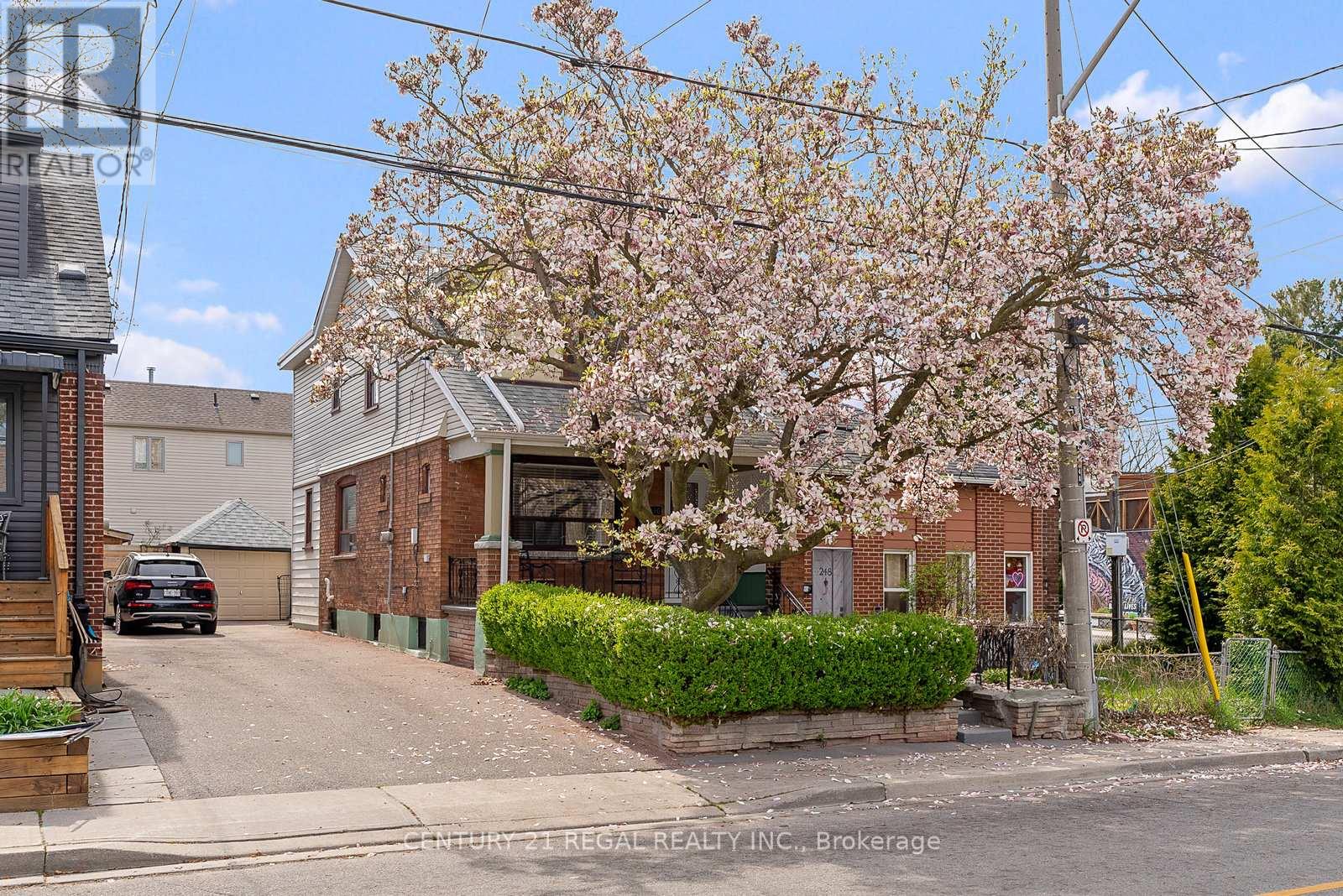 246 Westlake Avenue, Toronto (Woodbine-Lumsden), Ontario  M4C 4T2 - Photo 2 - E12146979