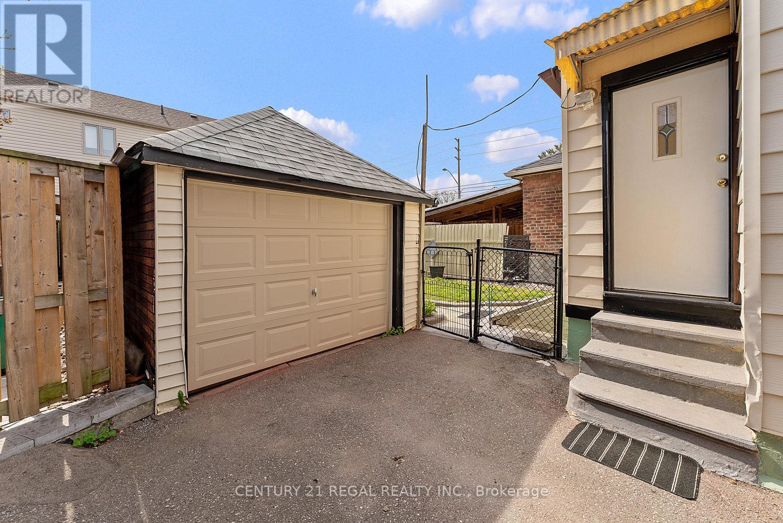 246 Westlake Avenue, Toronto (Woodbine-Lumsden), Ontario  M4C 4T2 - Photo 37 - E12146979