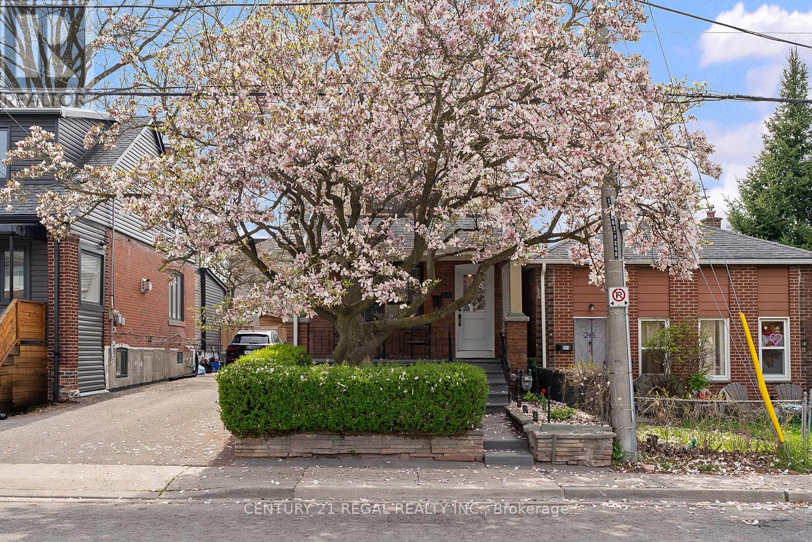 246 Westlake Avenue, Toronto (Woodbine-Lumsden), Ontario  M4C 4T2 - Photo 4 - E12146979