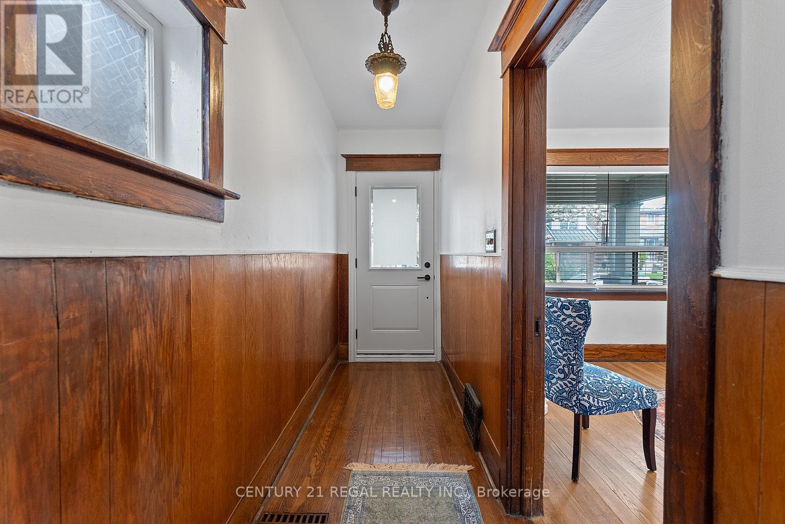 246 Westlake Avenue, Toronto (Woodbine-Lumsden), Ontario  M4C 4T2 - Photo 8 - E12146979