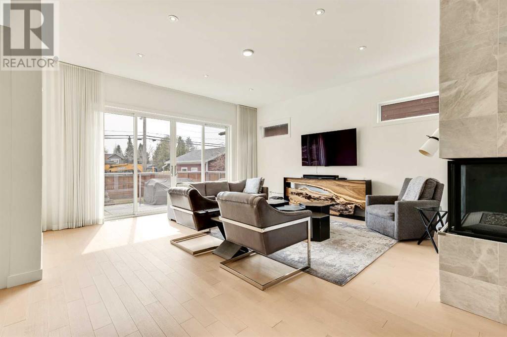 Property at 2025 51 Avenue SW image 4