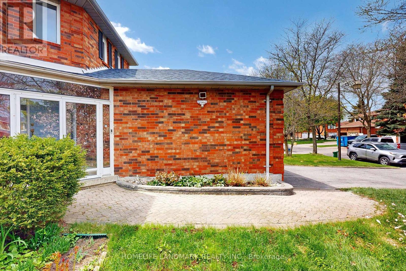7 Lancashire Road, Markham, Ontario  L3R 8K9 - Photo 2 - N12146977