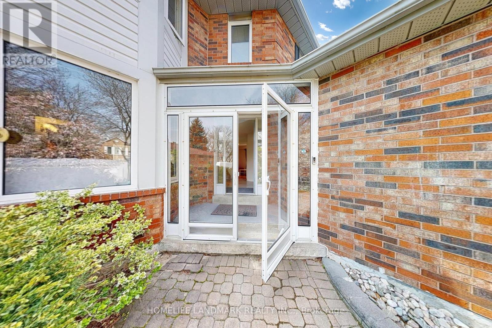 7 Lancashire Road, Markham, Ontario  L3R 8K9 - Photo 3 - N12146977