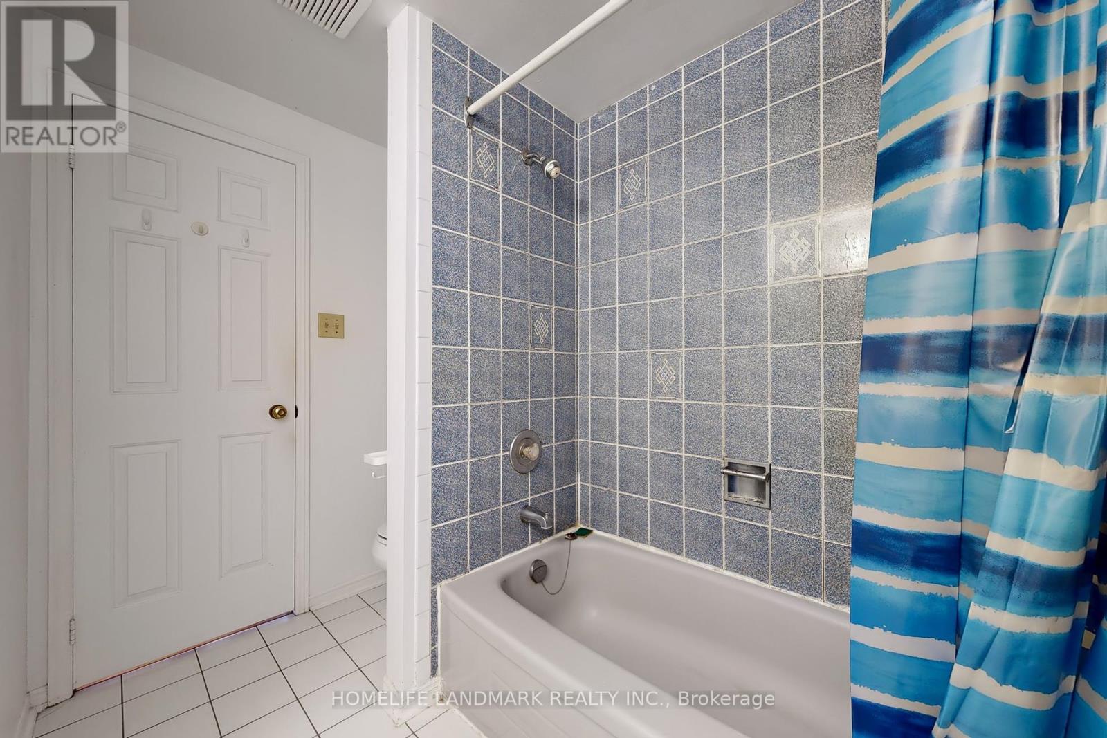 7 Lancashire Road, Markham, Ontario  L3R 8K9 - Photo 35 - N12146977
