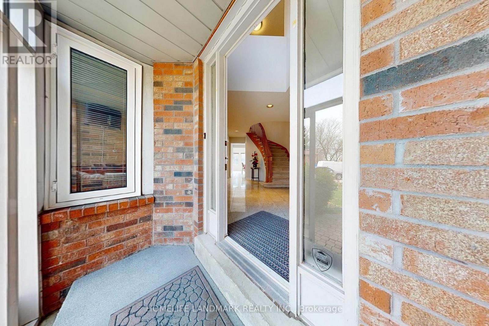 7 Lancashire Road, Markham, Ontario  L3R 8K9 - Photo 5 - N12146977