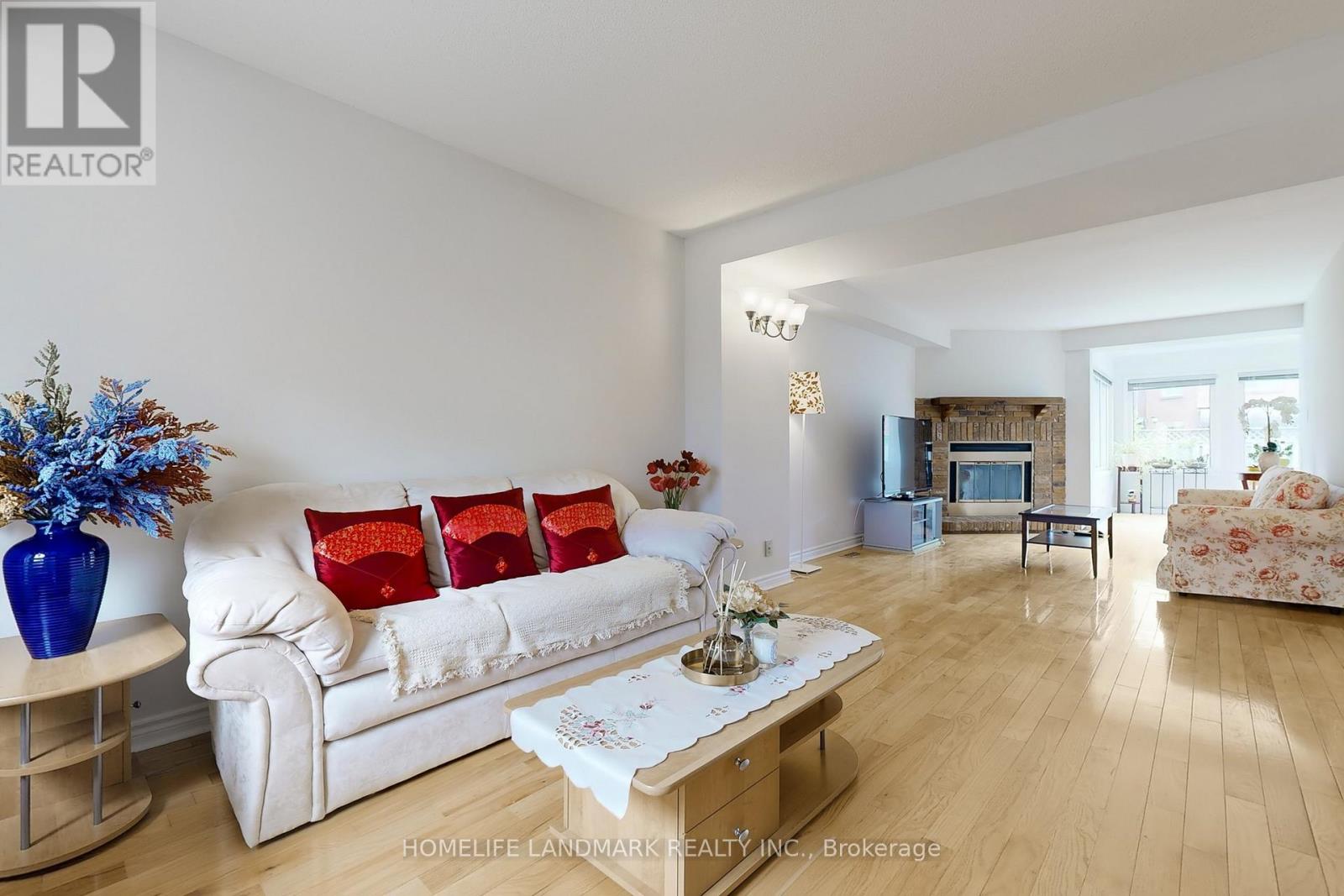 7 Lancashire Road, Markham, Ontario  L3R 8K9 - Photo 8 - N12146977