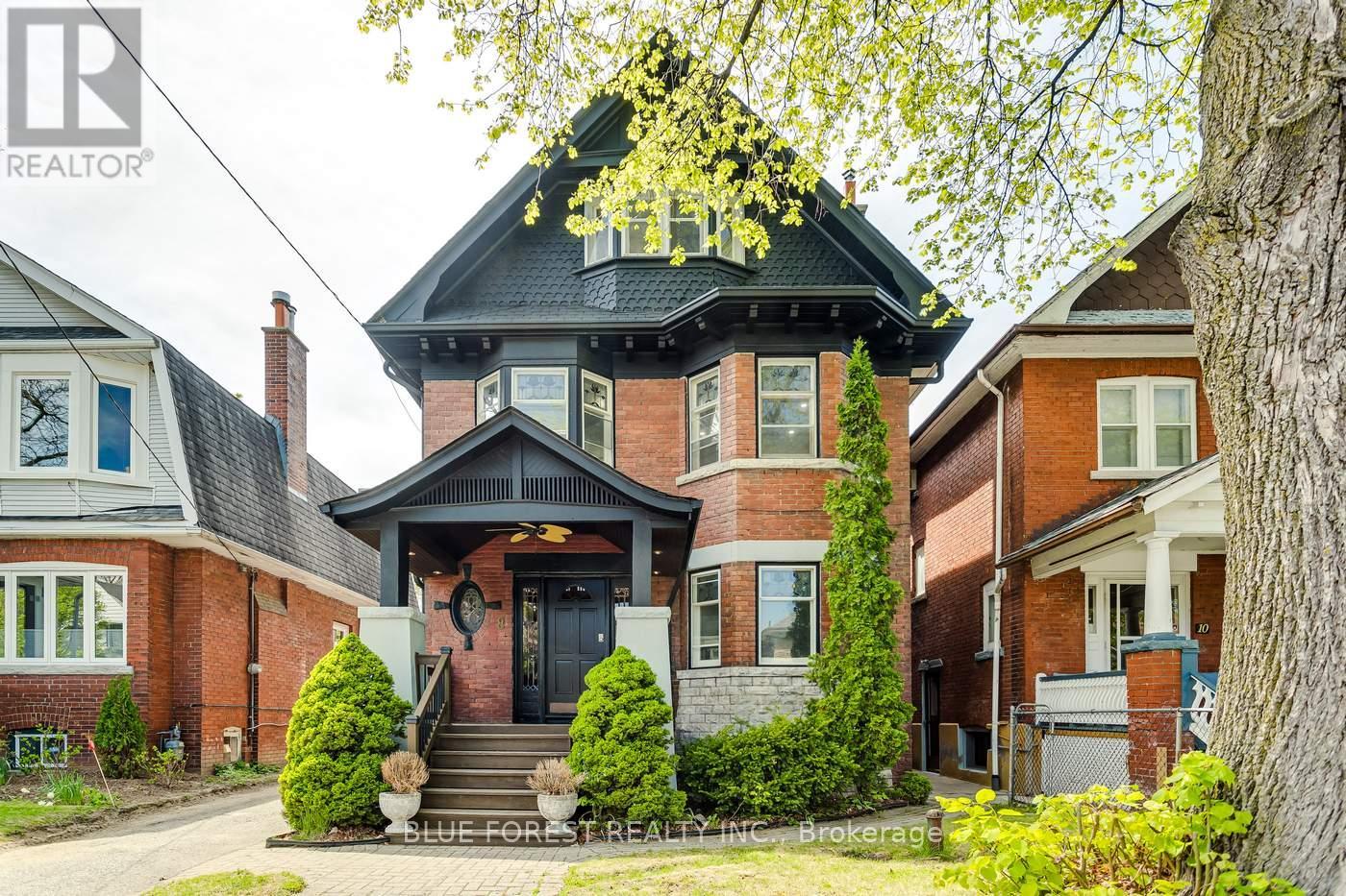 8 LAUDER AVENUE, Toronto, Ontario