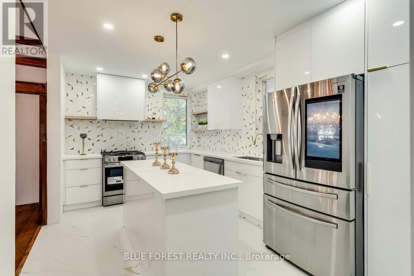 8 Lauder Avenue, Toronto, Ontario  M6H 3E3 - Photo 13 - W12147316