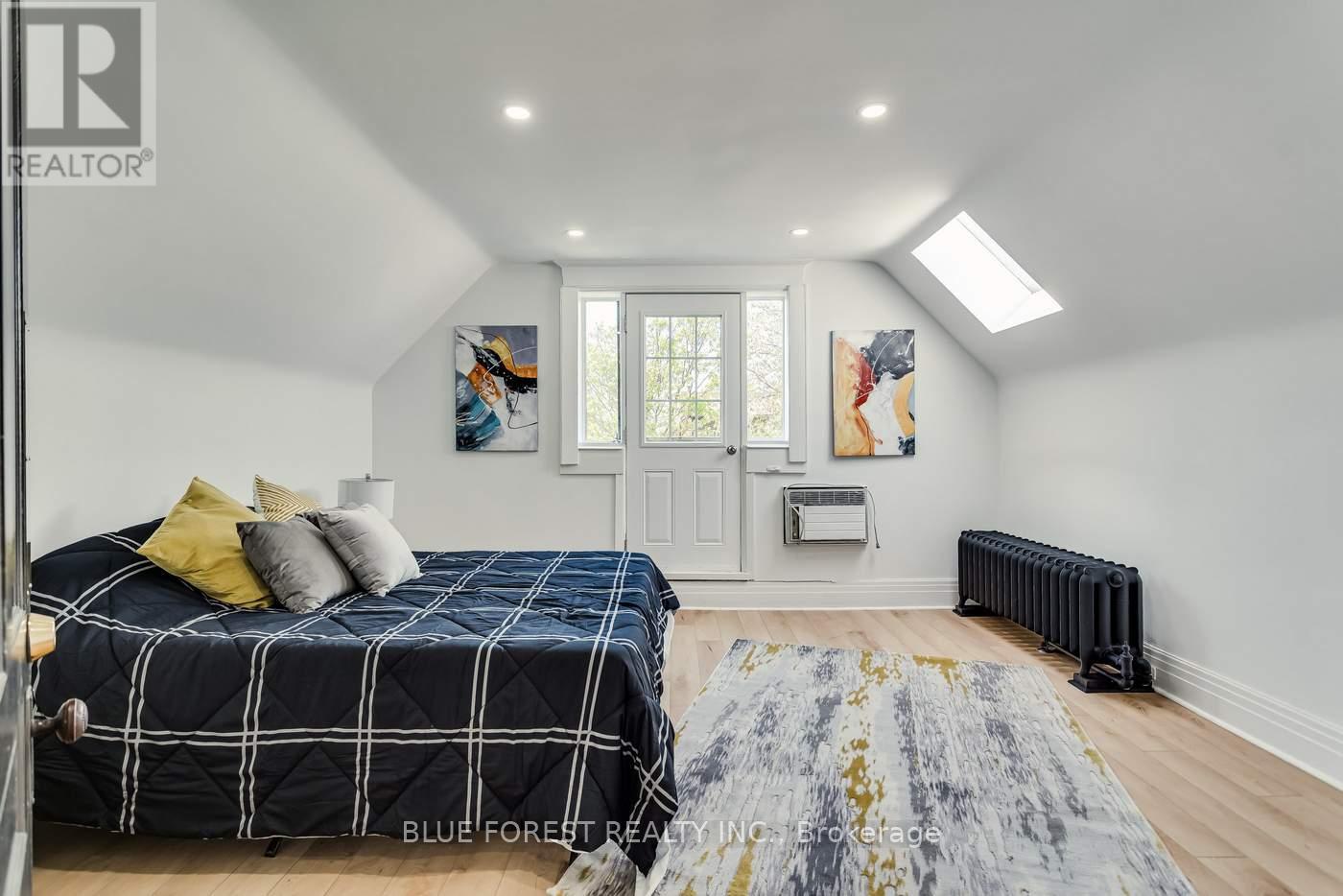 8 Lauder Avenue, Toronto, Ontario  M6H 3E3 - Photo 34 - W12147316