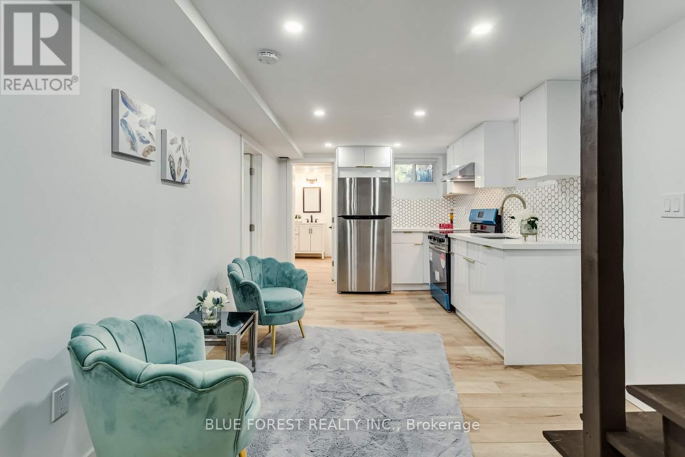 8 Lauder Avenue, Toronto, Ontario  M6H 3E3 - Photo 41 - W12147316