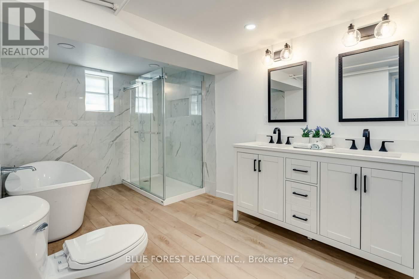 8 Lauder Avenue, Toronto (Corso Italia-Davenport), Ontario  M6H 3E3 - Photo 45 - W12147316