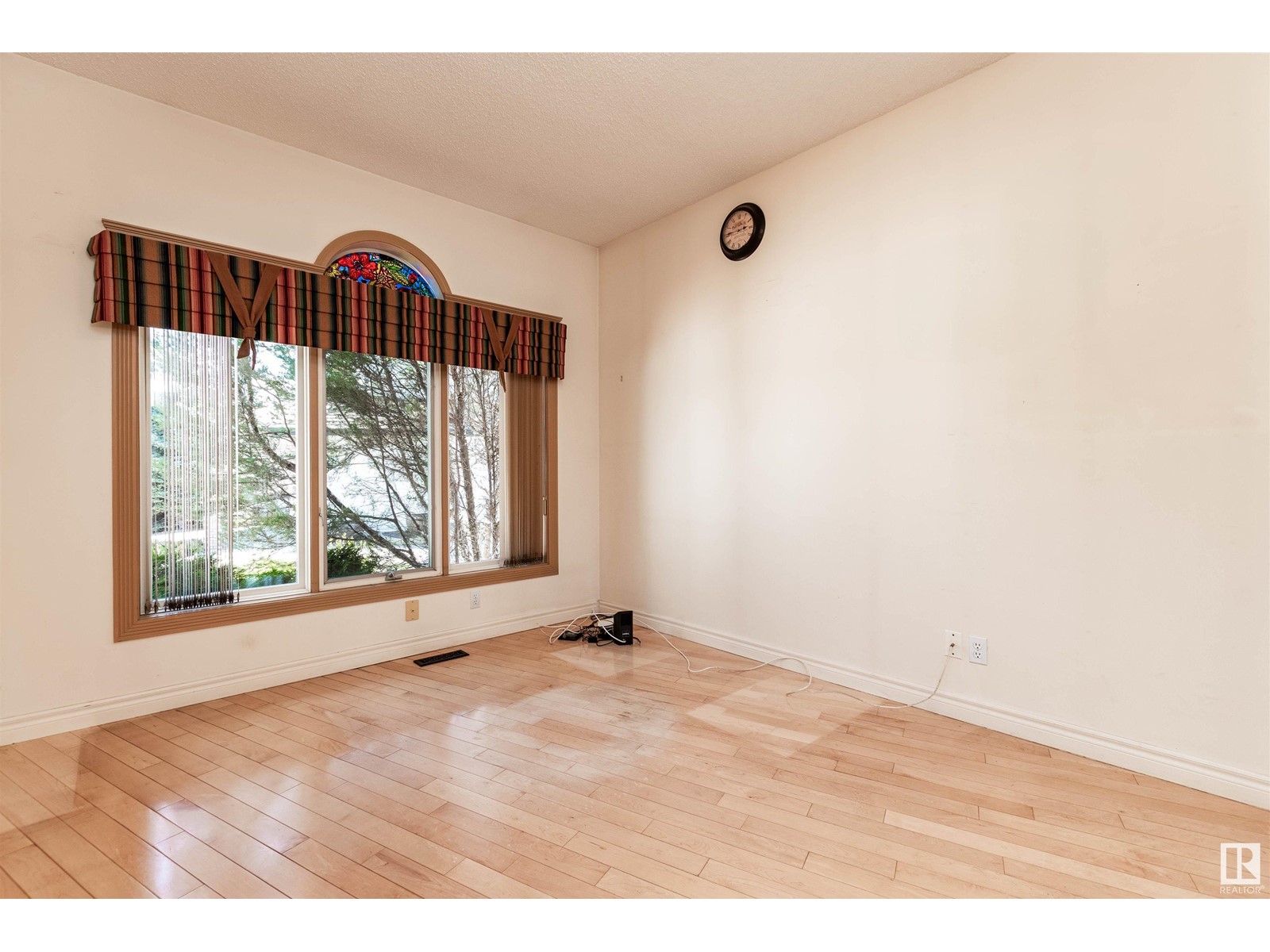 Property at 485 REGENCY DR image 3